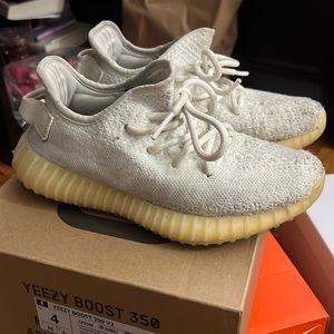 White Yeezy Boost 350 V2